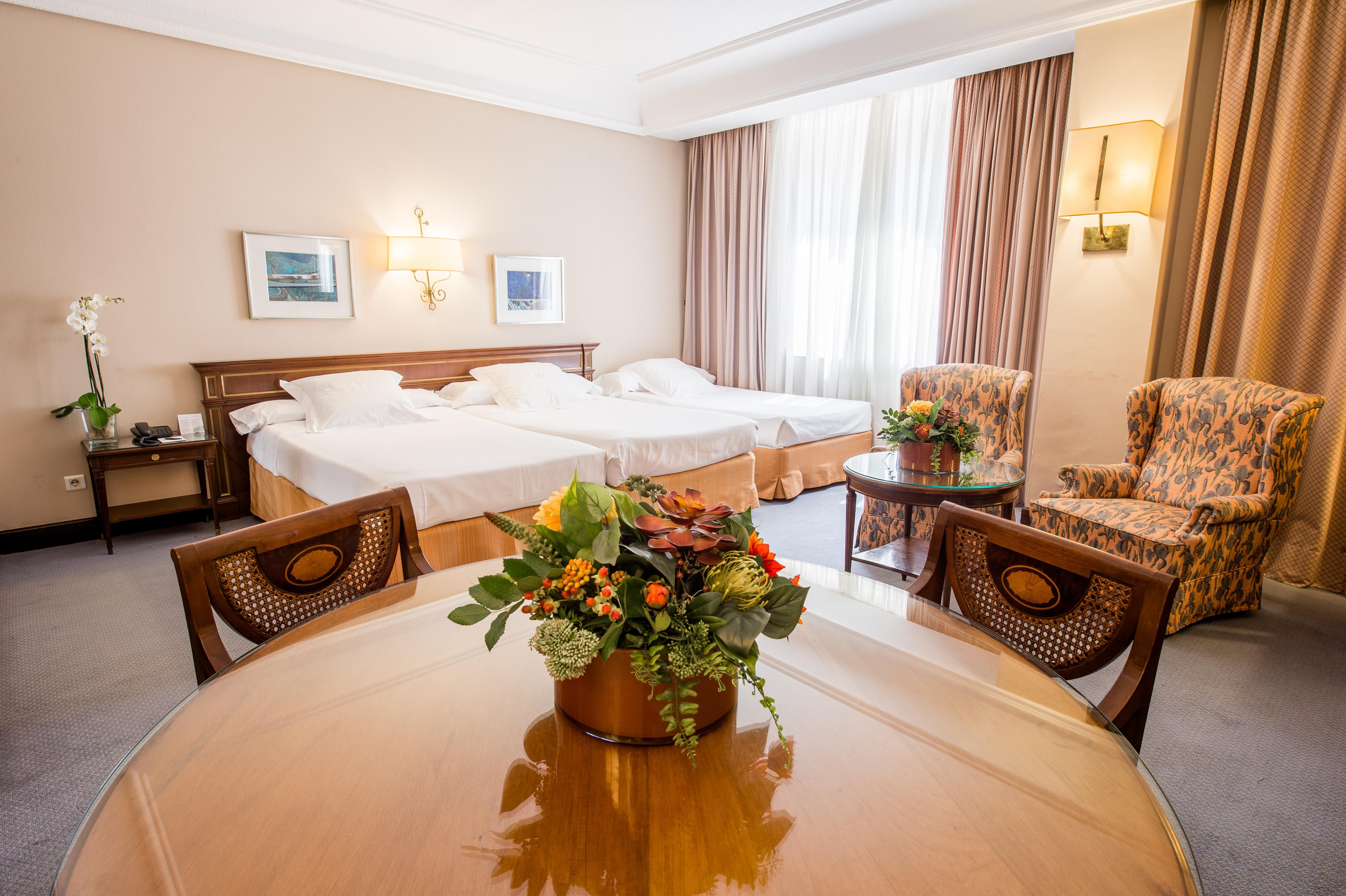 Hotel Miguel Angel Madrid Eksteriør billede A room at the hotel