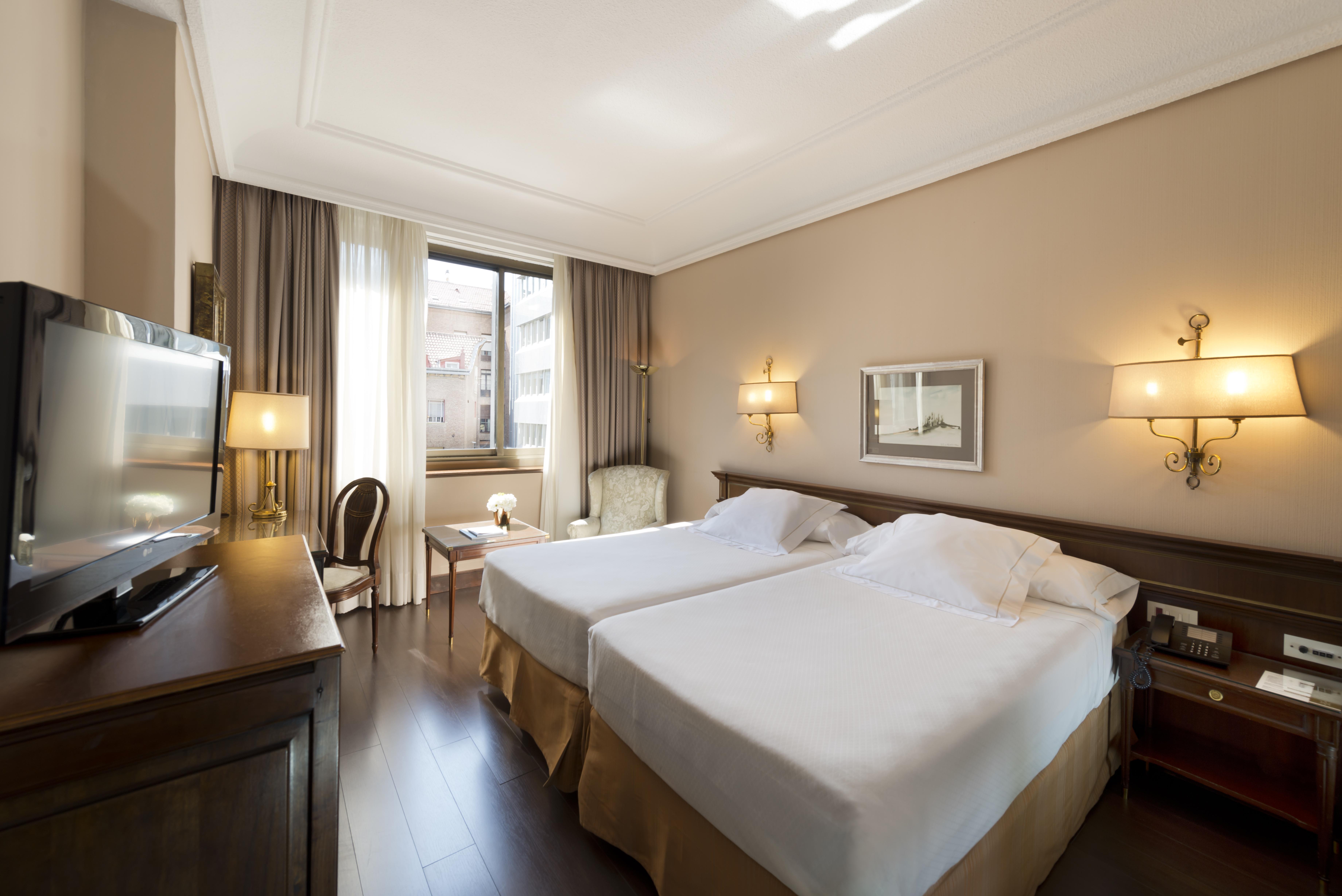 Hotel Miguel Angel Madrid Eksteriør billede A room at Hotel Palace Madrid