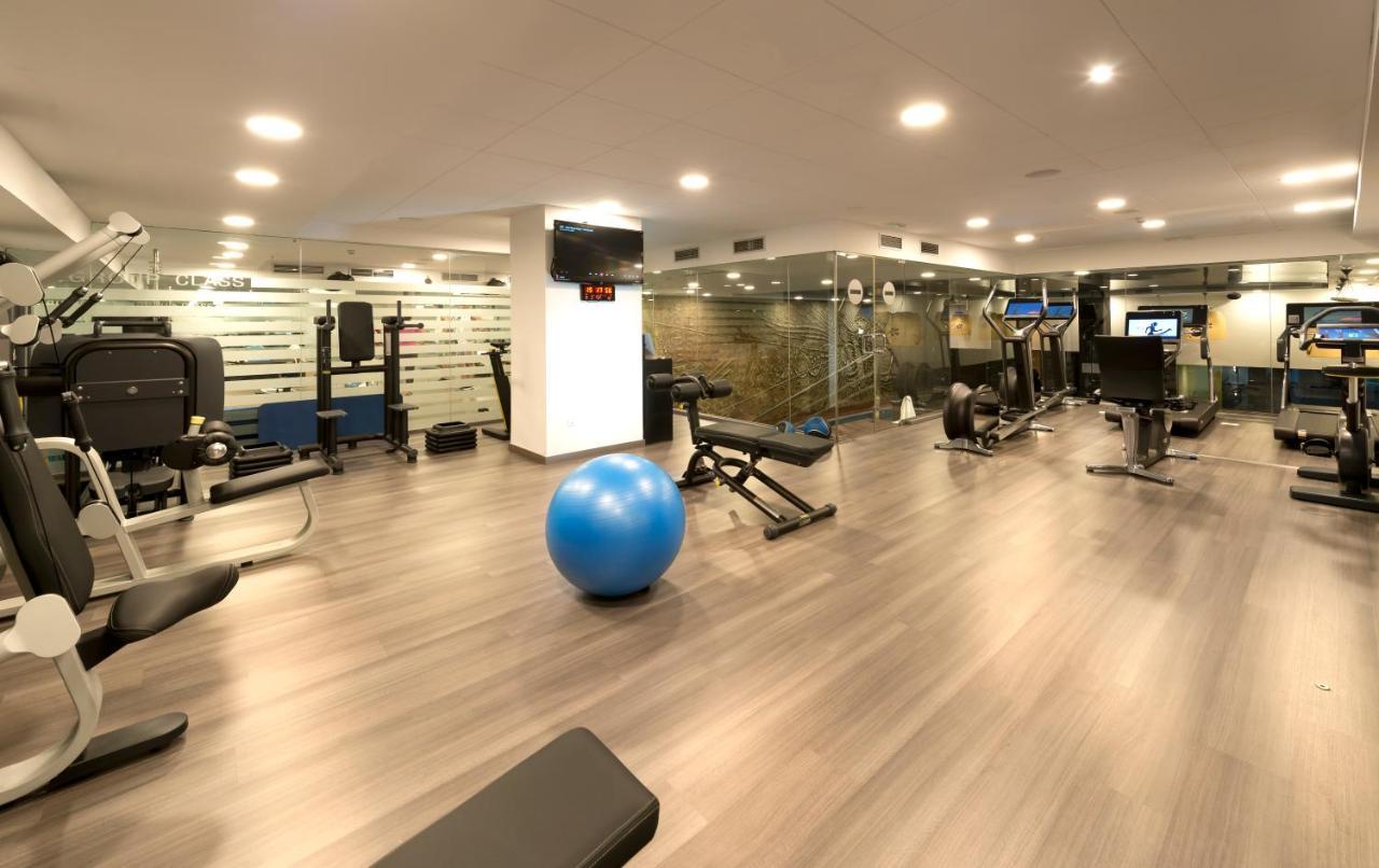 Hotel Miguel Angel Madrid Eksteriør billede The gym at the hotel