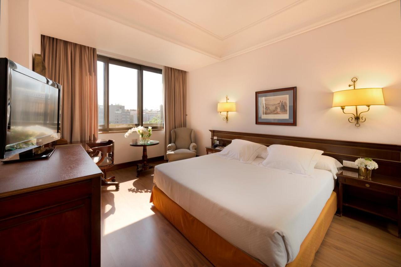 Hotel Miguel Angel Madrid Eksteriør billede A room at the hotel