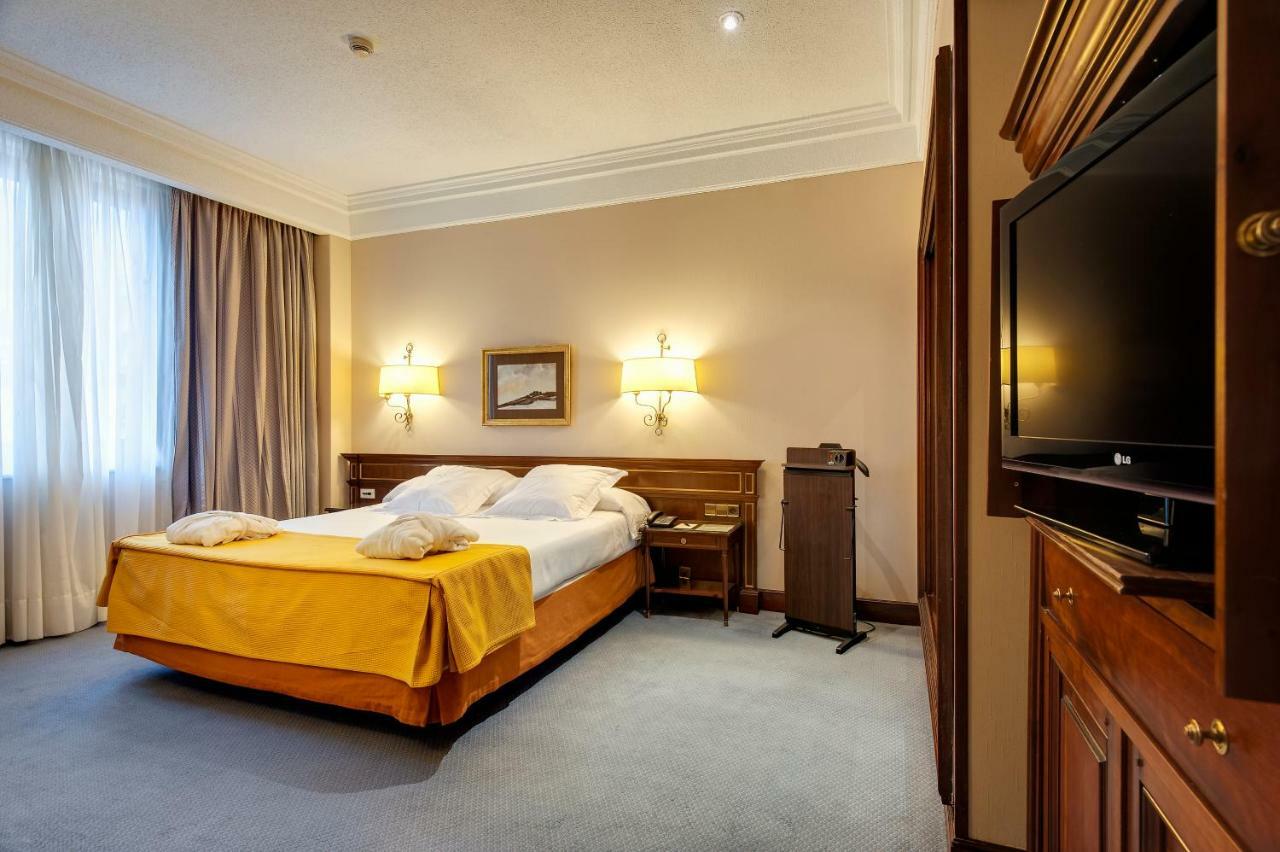 Hotel Miguel Angel Madrid Eksteriør billede A room at the hotel