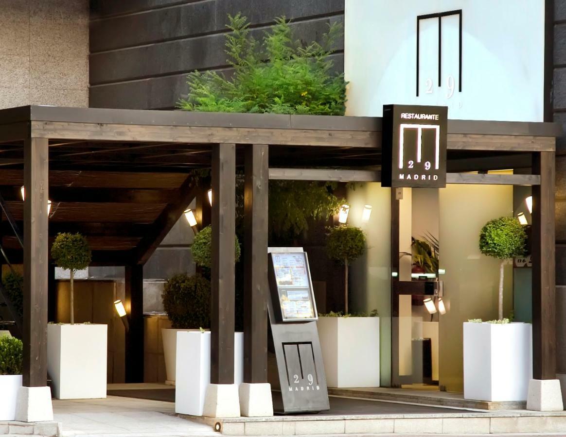 Hotel Miguel Angel Madrid Eksteriør billede Entrance of the hotel