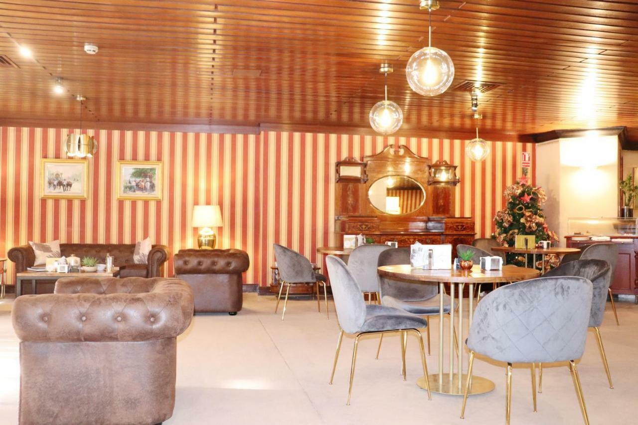 Hotel Miguel Angel Madrid Eksteriør billede The interior of the lounge