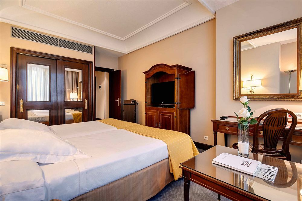 Hotel Miguel Angel Madrid Eksteriør billede A room at the hotel