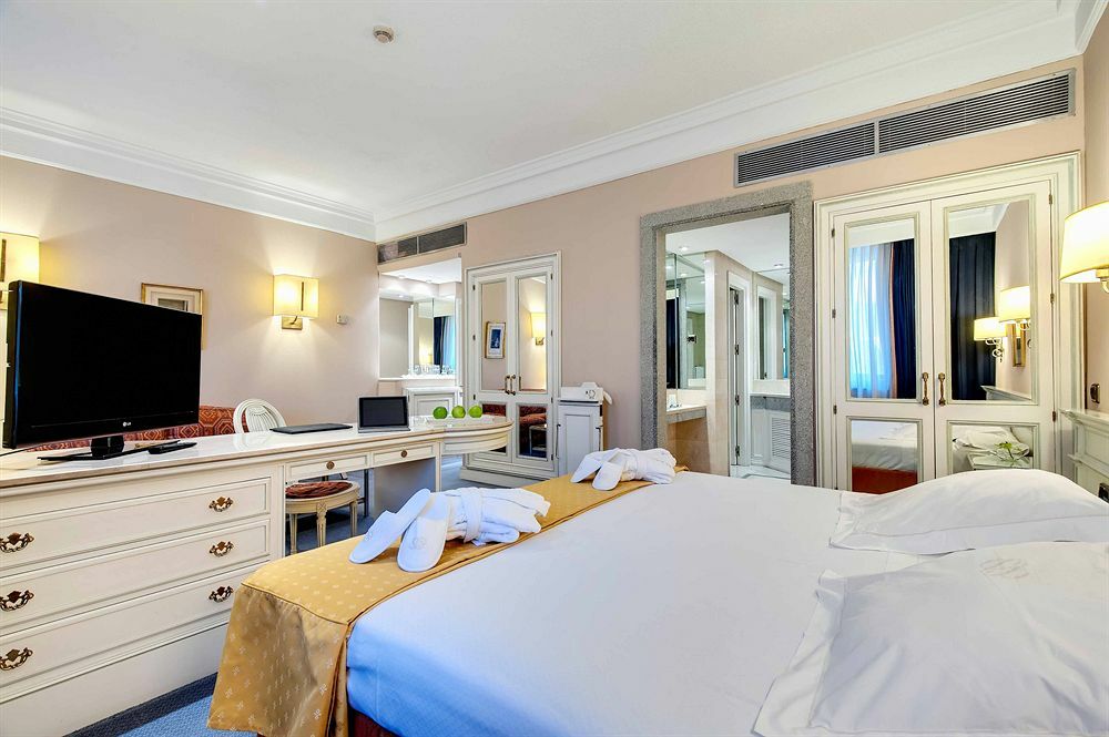 Hotel Miguel Angel Madrid Eksteriør billede Deluxe Room