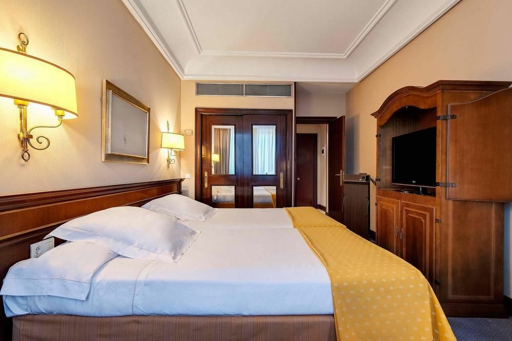 Hotel Miguel Angel Madrid Eksteriør billede A room at the hotel
