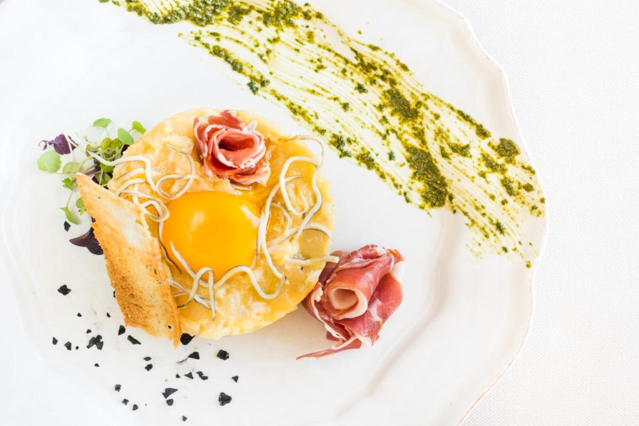 Hotel Miguel Angel Madrid Eksteriør billede A modern Italian dessert
